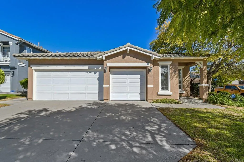 1279 W Vaquero