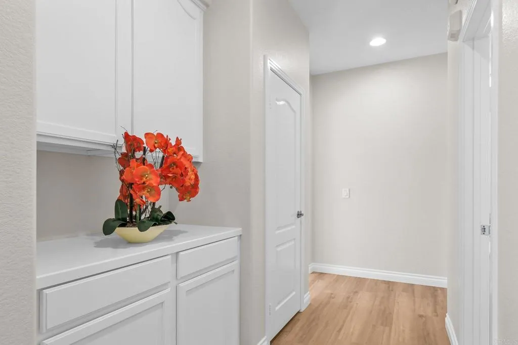 1279 W Vaquero