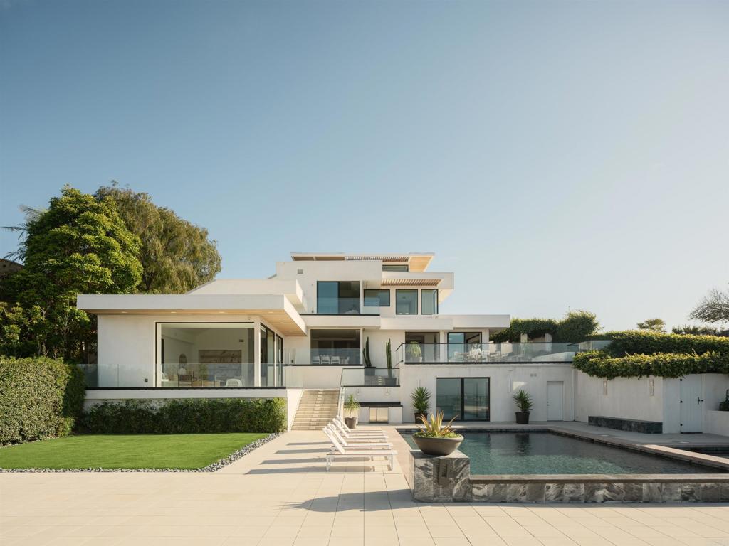 2082 Via Casa Alta