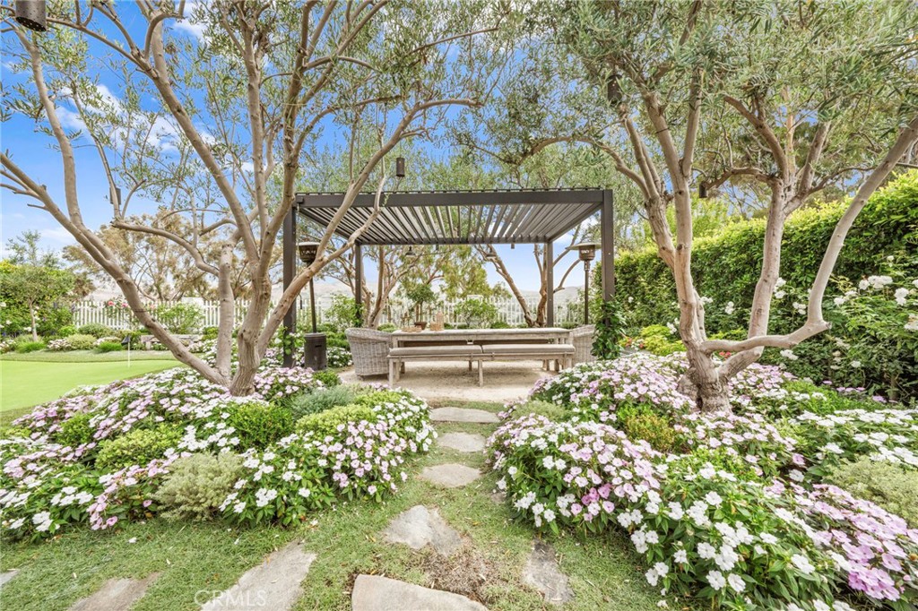 2933 Estancia