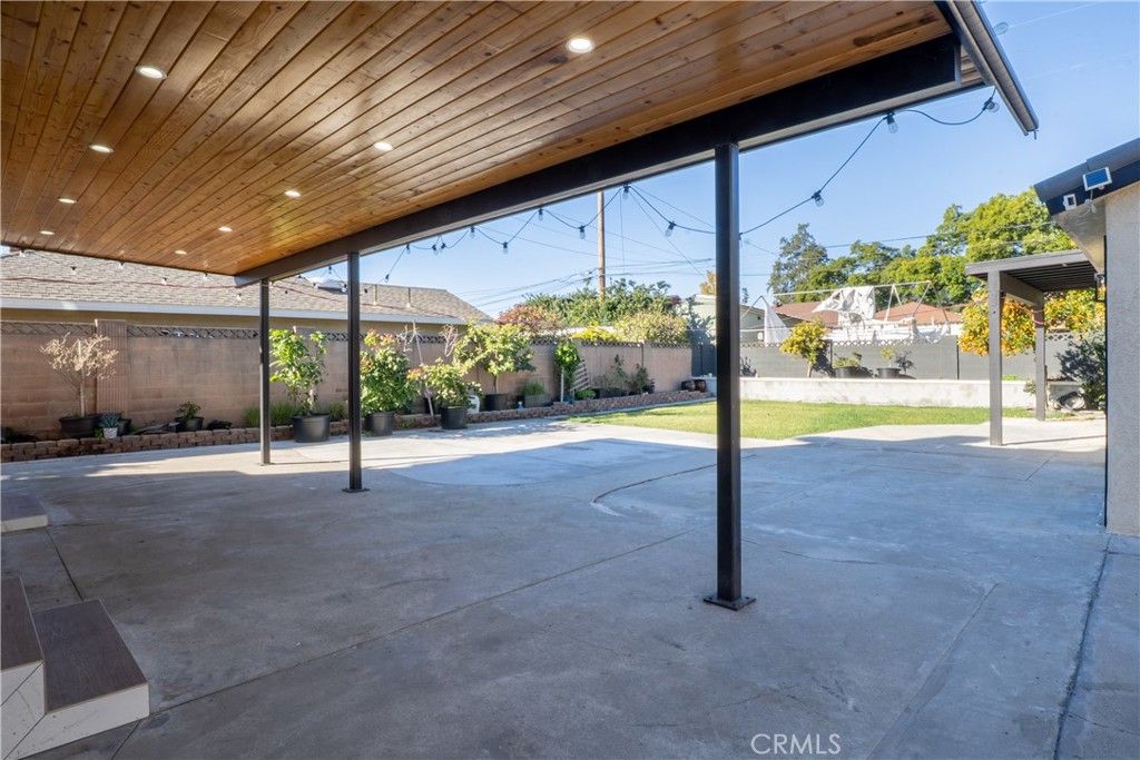 5339 E Greenmeadow