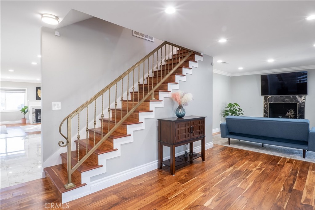 5339 E Greenmeadow