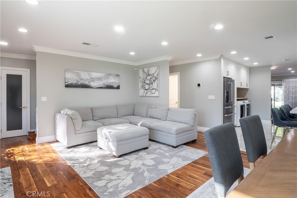 5339 E Greenmeadow