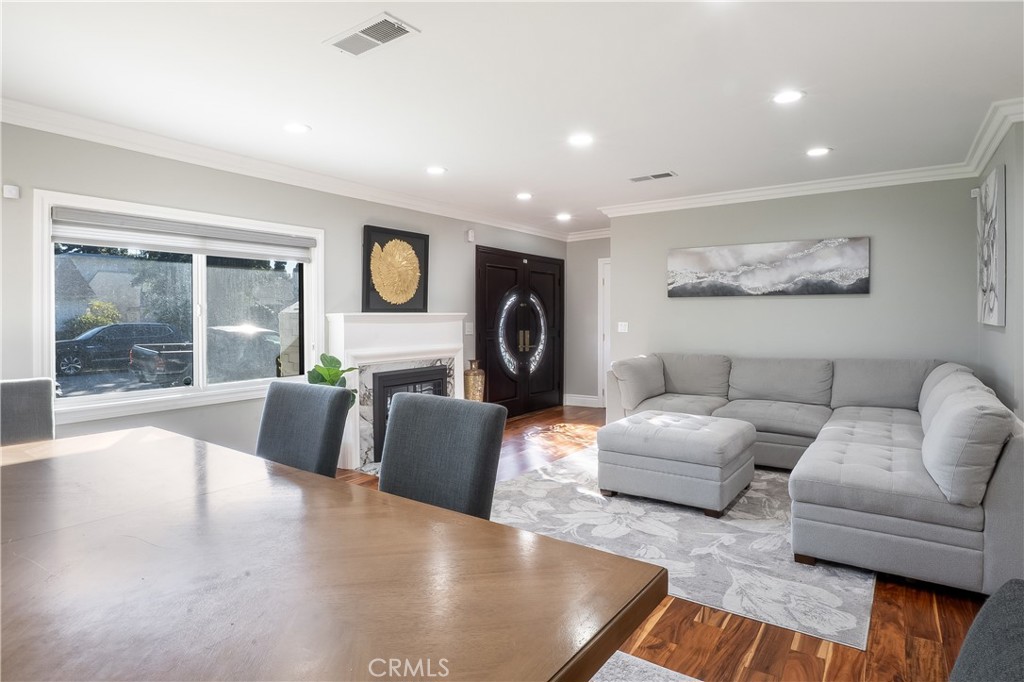 5339 E Greenmeadow