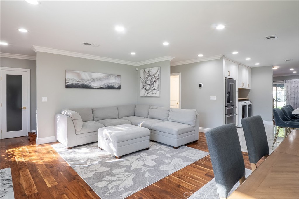 5339 E Greenmeadow