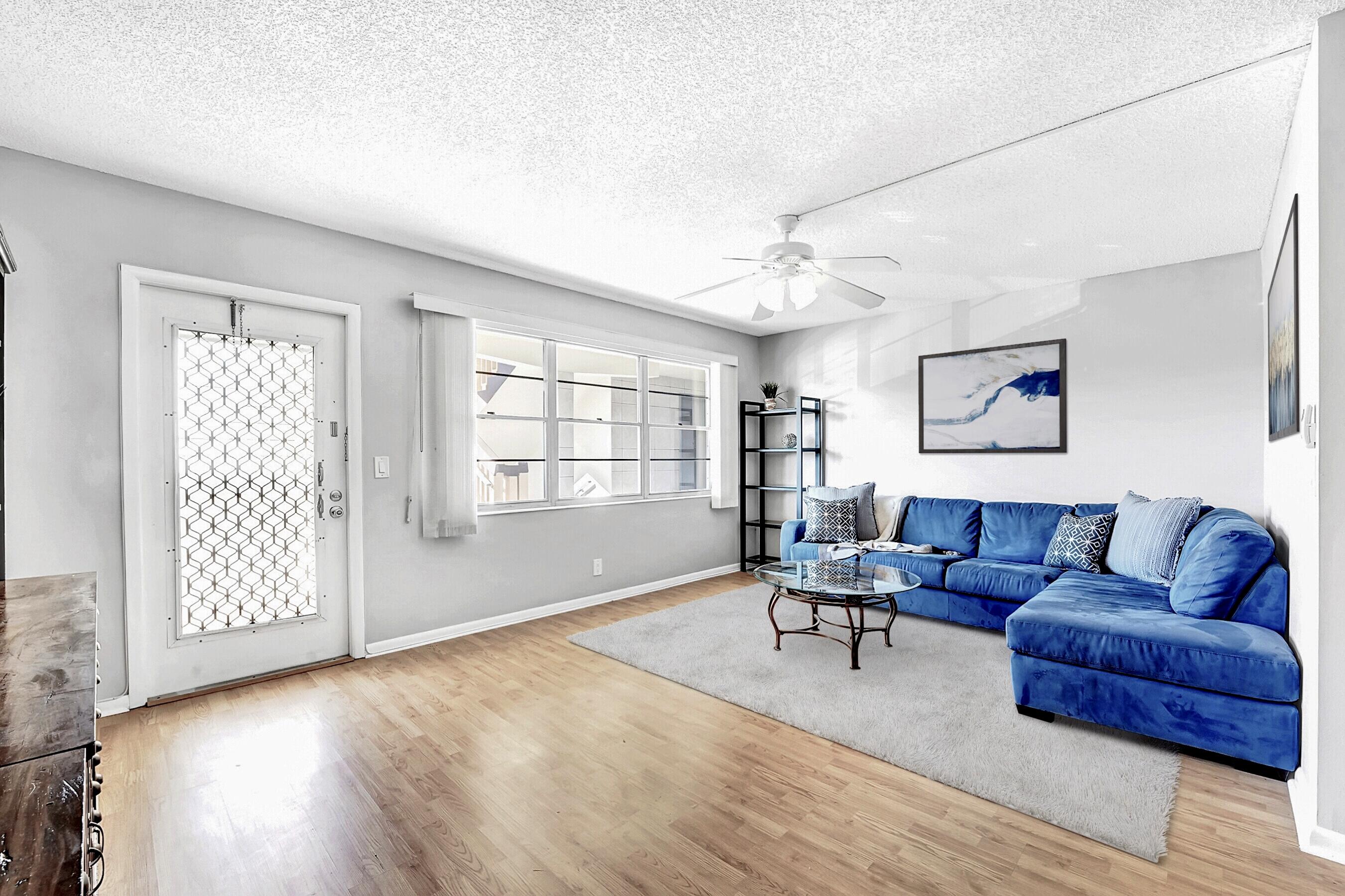 2046 Rexford C