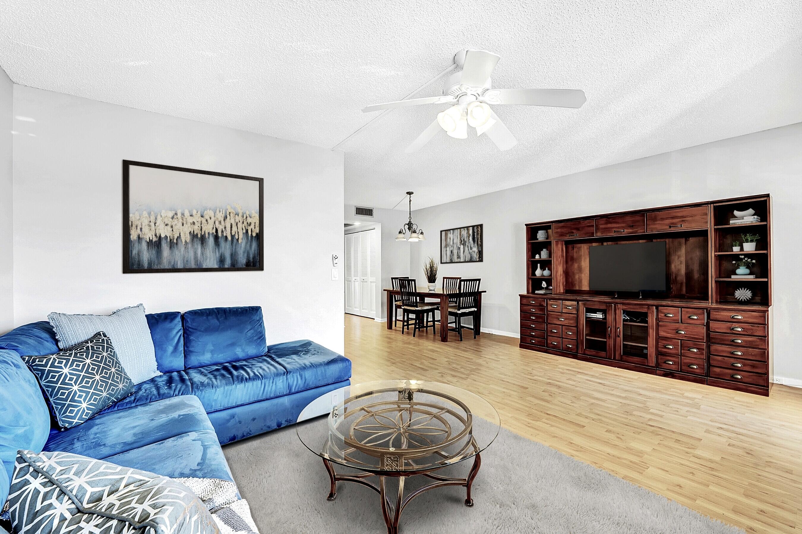 2046 Rexford C