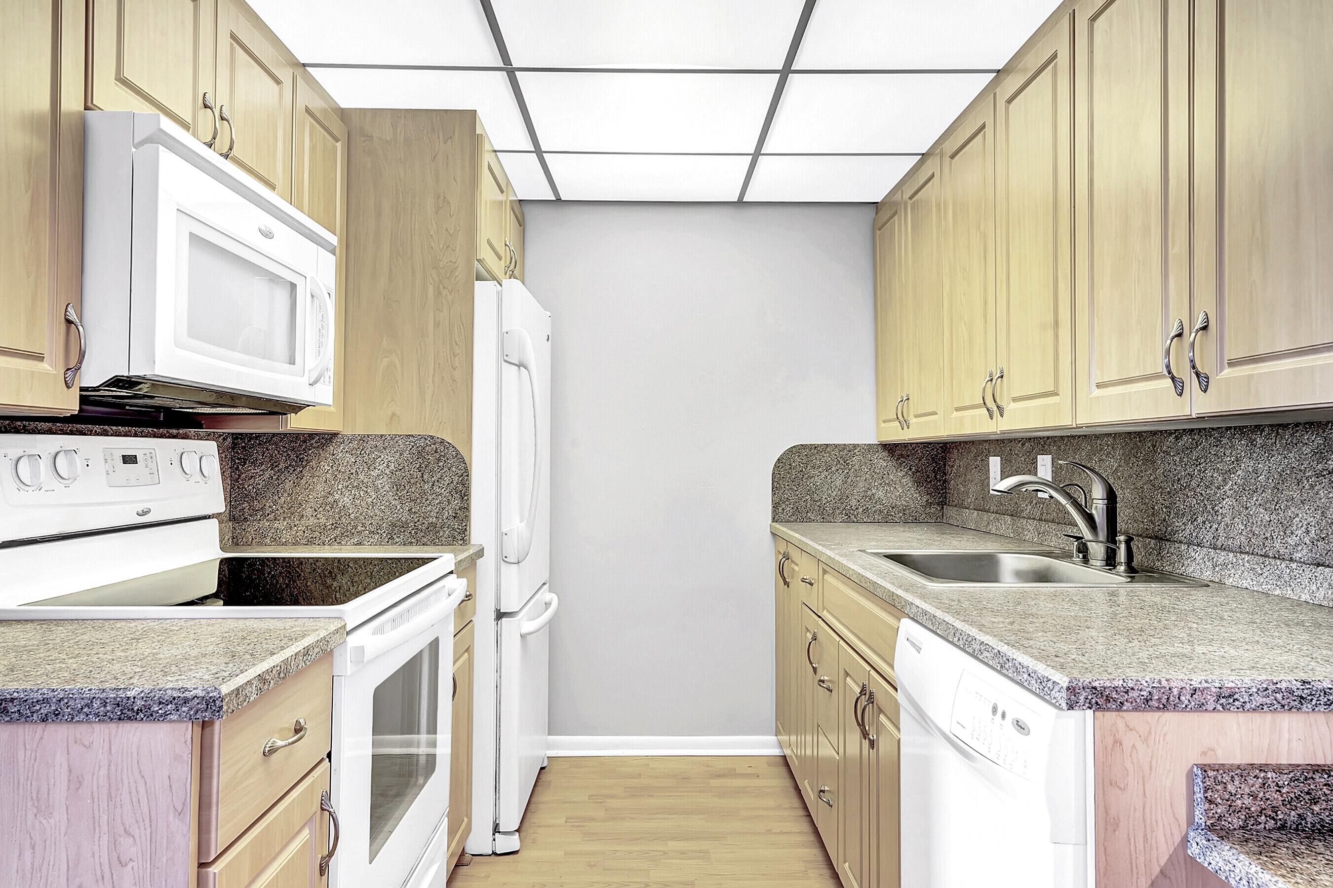 2046 Rexford C