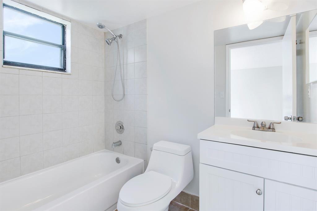 2050 N Congress Avenue Unit: 206