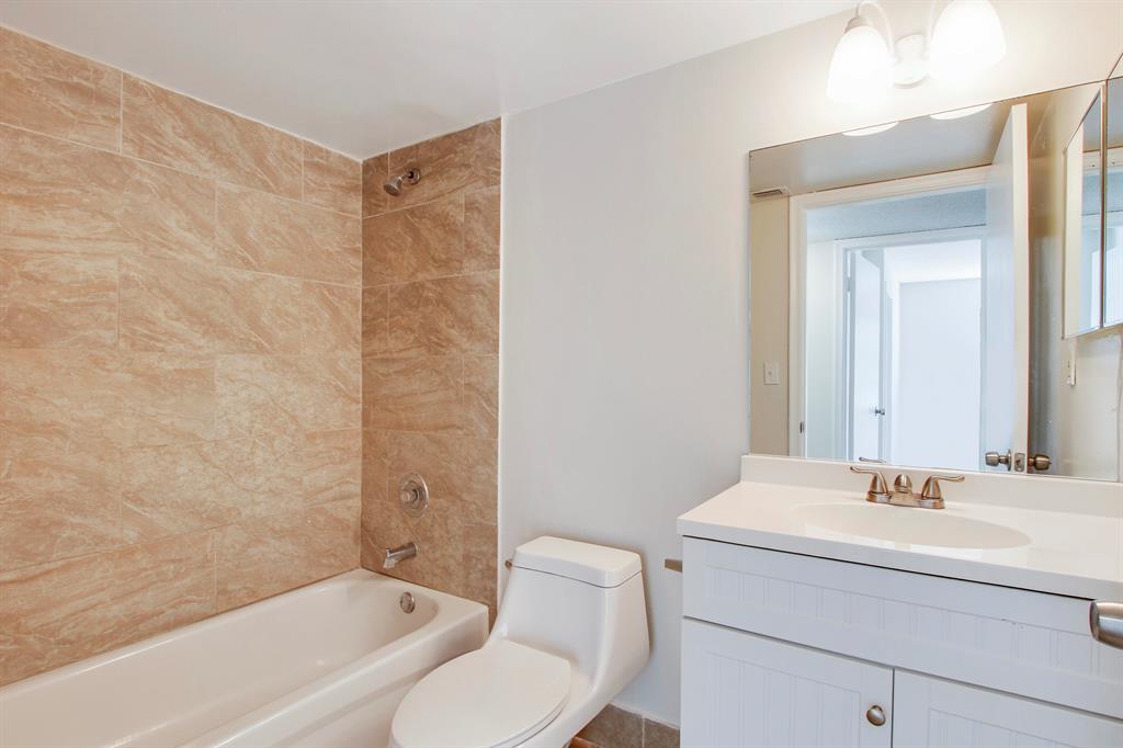 2050 N Congress Avenue Unit: 206