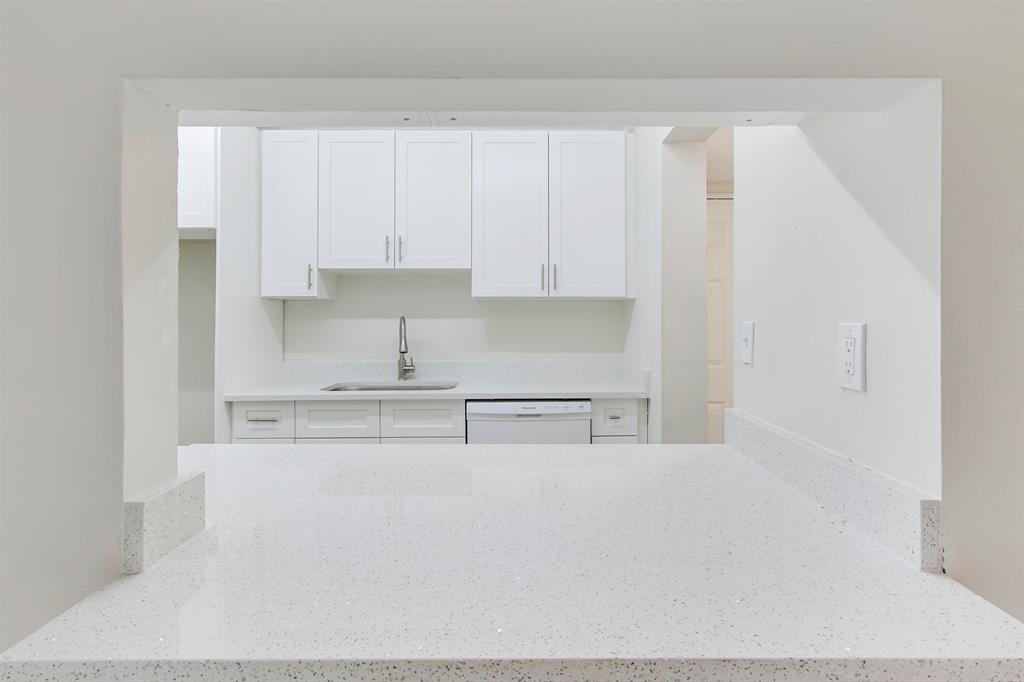 2050 N Congress Avenue Unit: 206