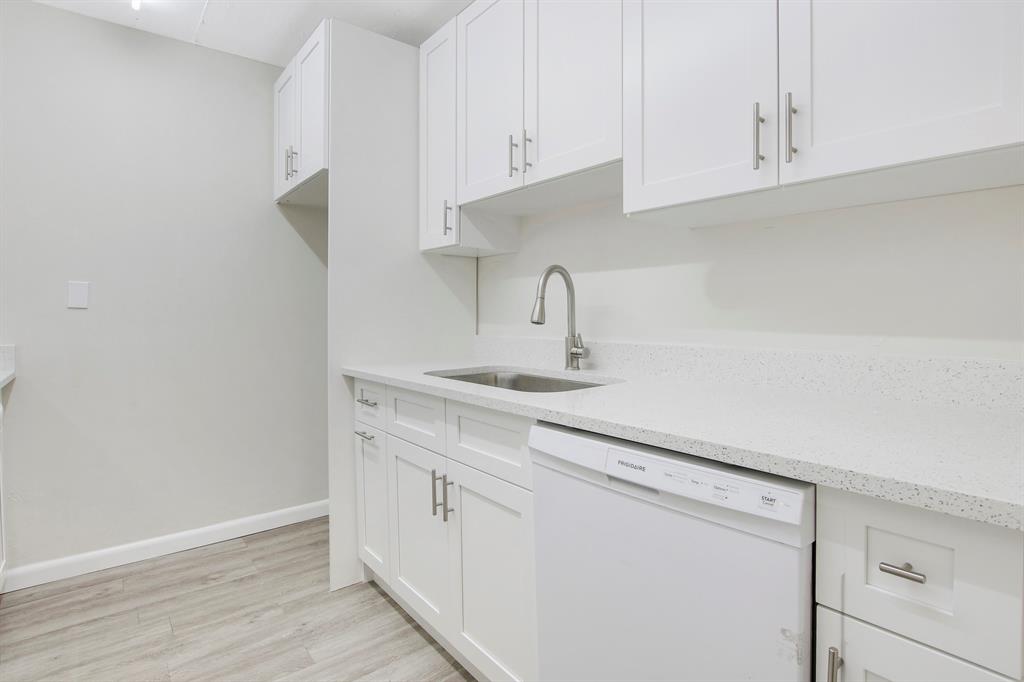 2050 N Congress Avenue Unit: 206