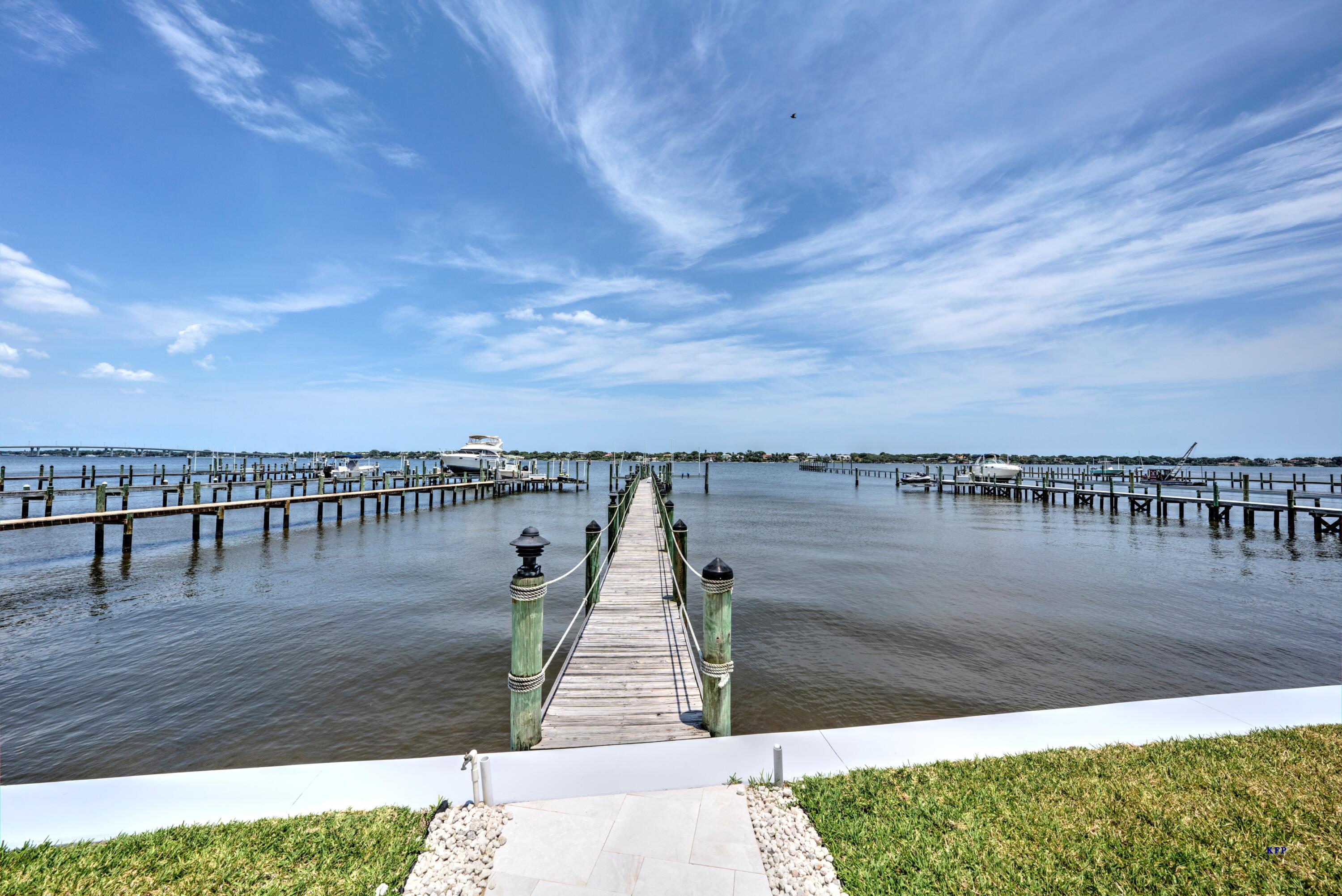 1693 SE Saint Lucie Boulevard