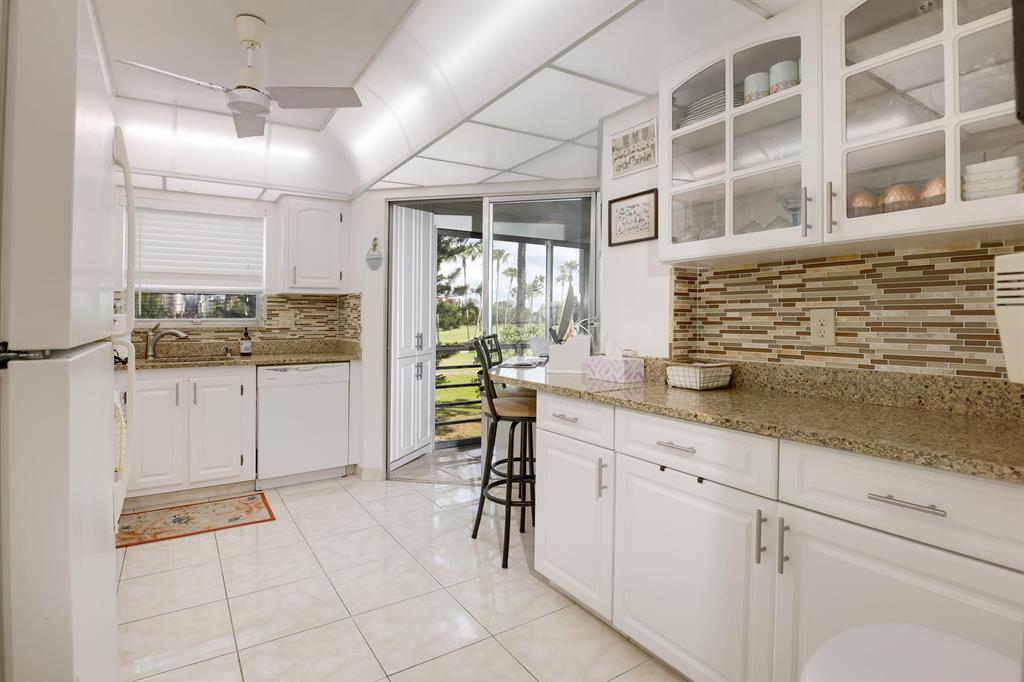 3810 Via Poinciana Unit: 206