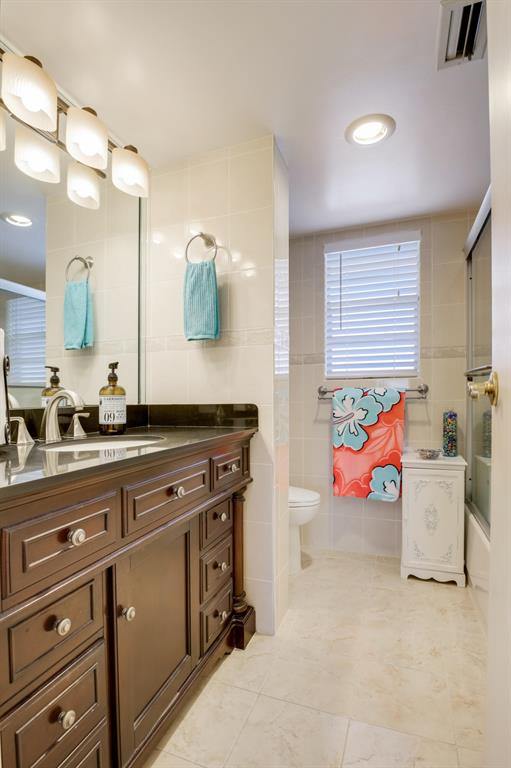 3810 Via Poinciana Unit: 206