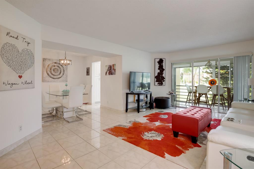 3810 Via Poinciana Unit: 206