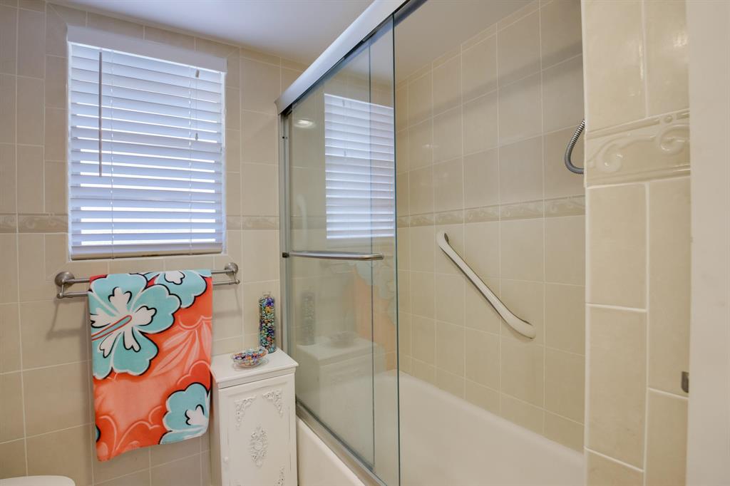 3810 Via Poinciana Unit: 206