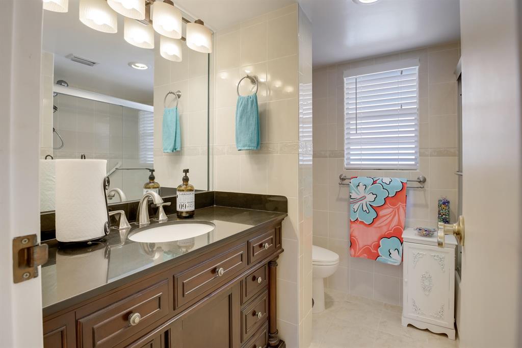 3810 Via Poinciana Unit: 206