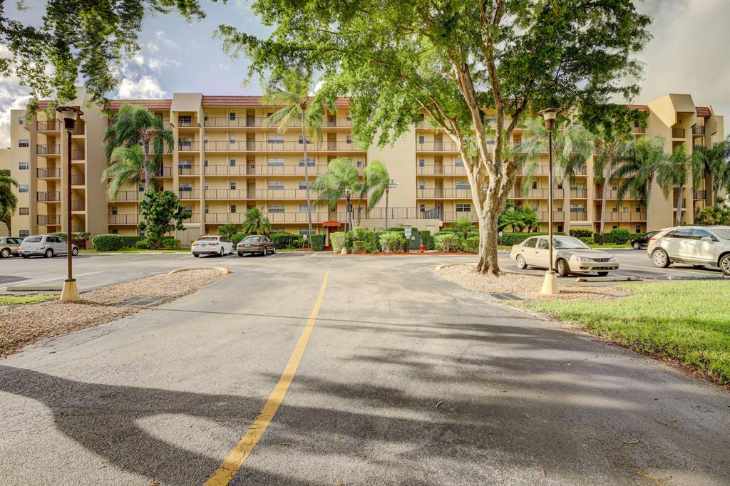 3810 Via Poinciana Unit: 206