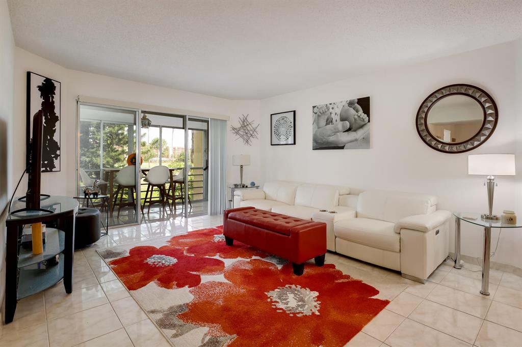 3810 Via Poinciana Unit: 206
