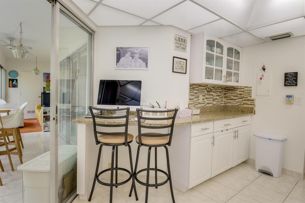 3810 Via Poinciana Unit: 206