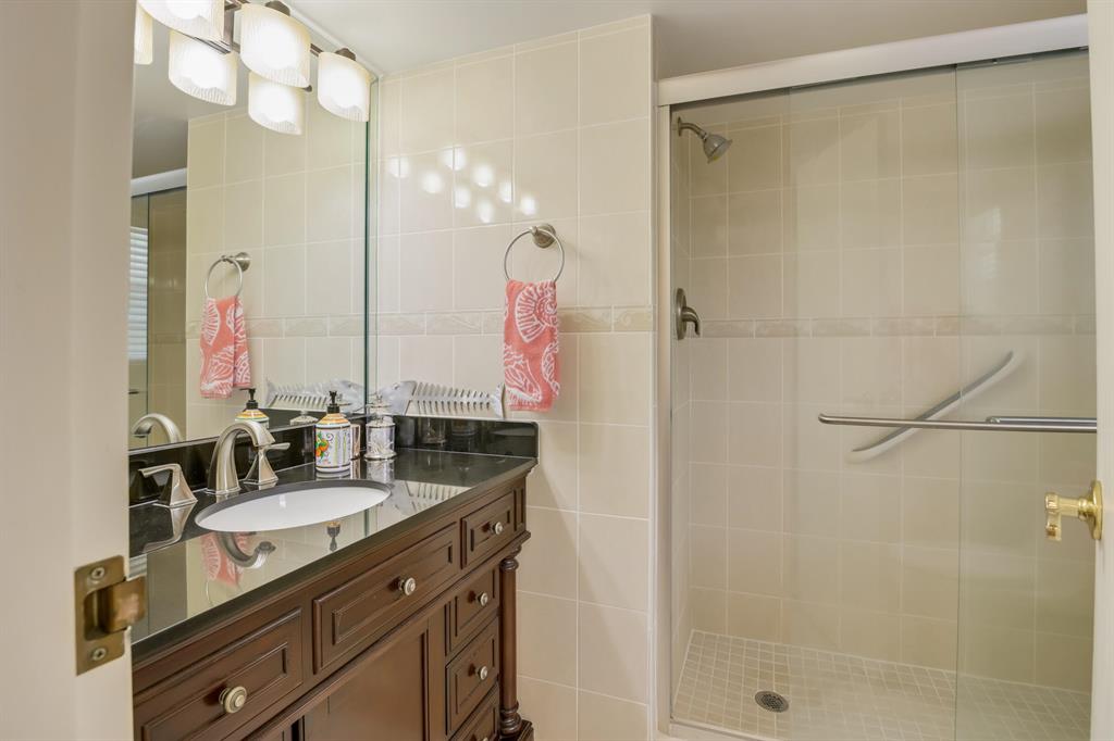 3810 Via Poinciana Unit: 206