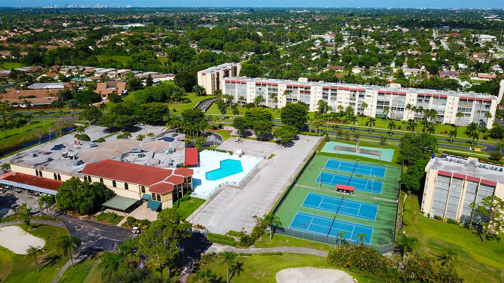 3810 Via Poinciana Unit: 206