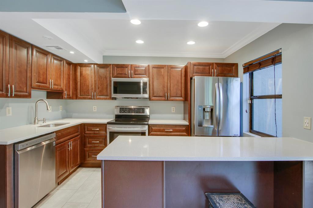 313 Sandtree Drive