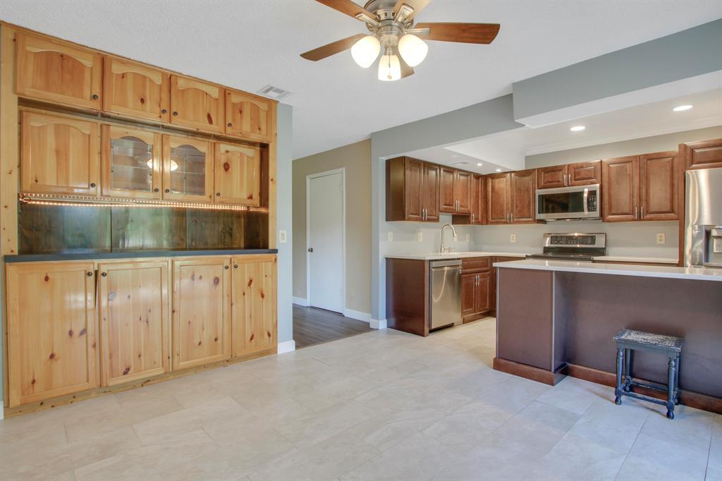 313 Sandtree Drive