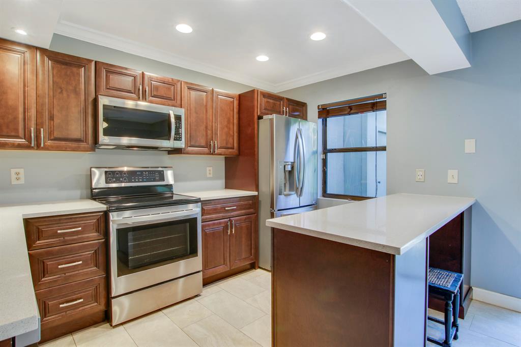 313 Sandtree Drive
