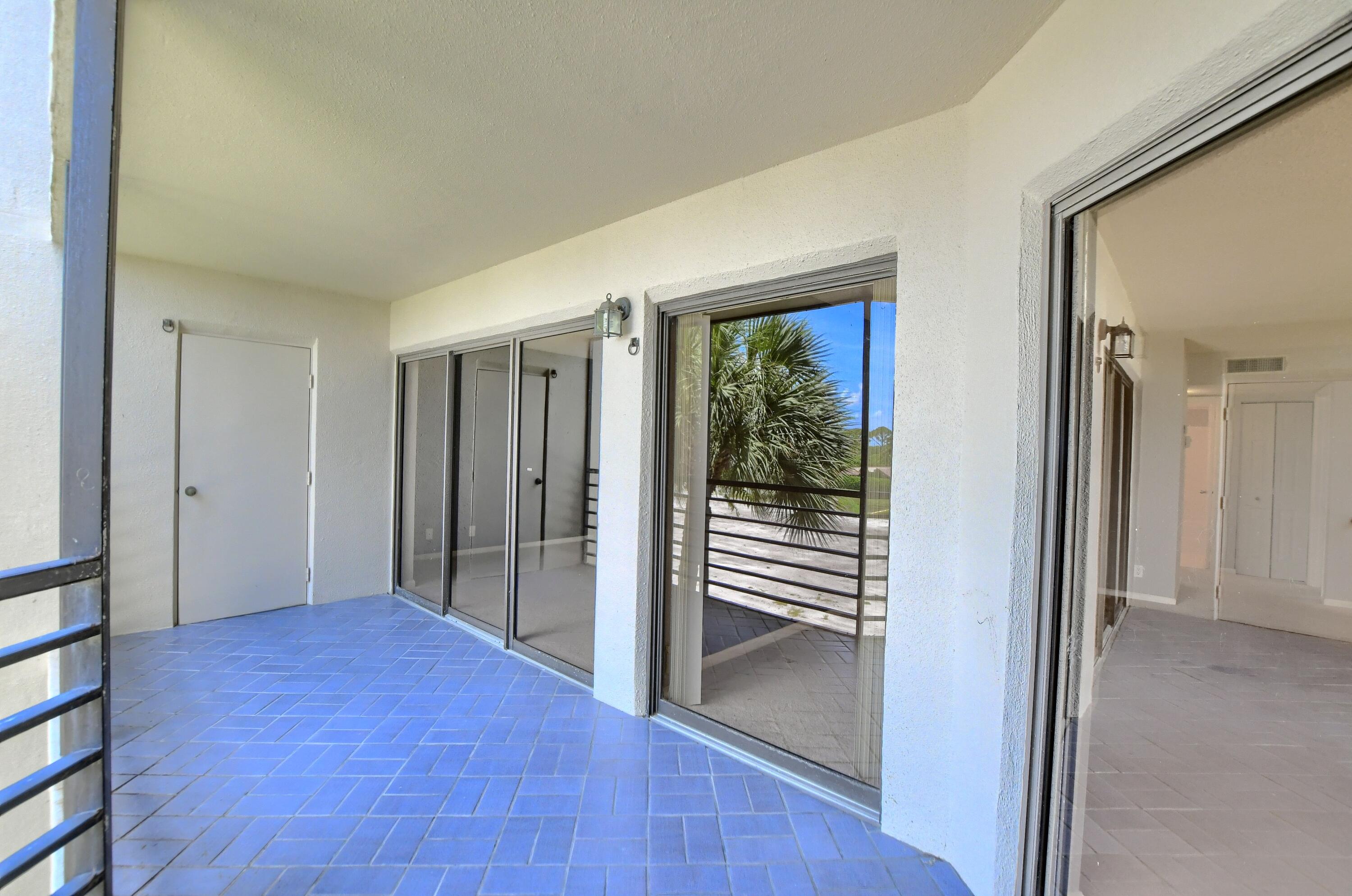 5900 Camino Del Sol Unit: 305