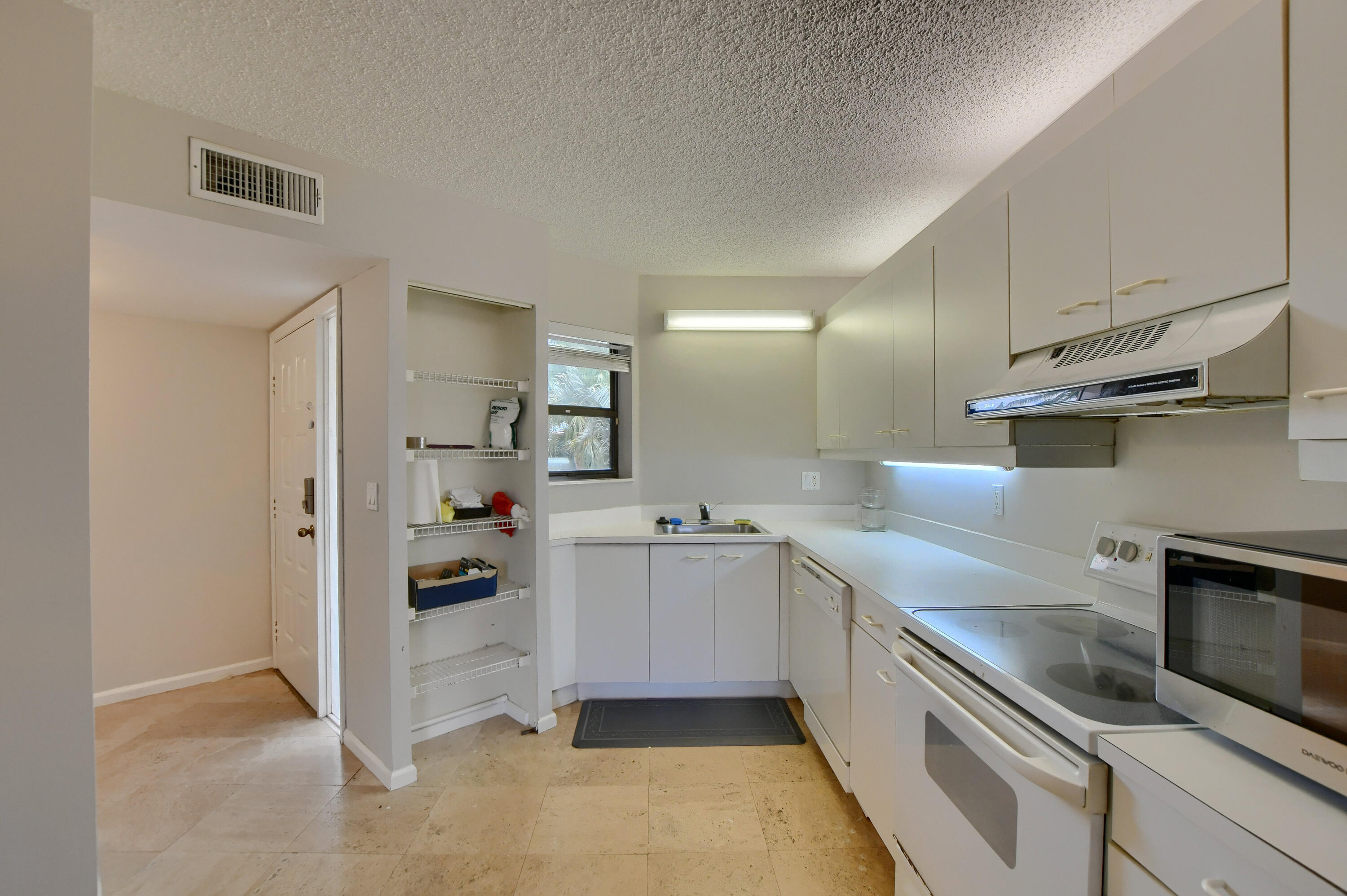 5900 Camino Del Sol Unit: 305