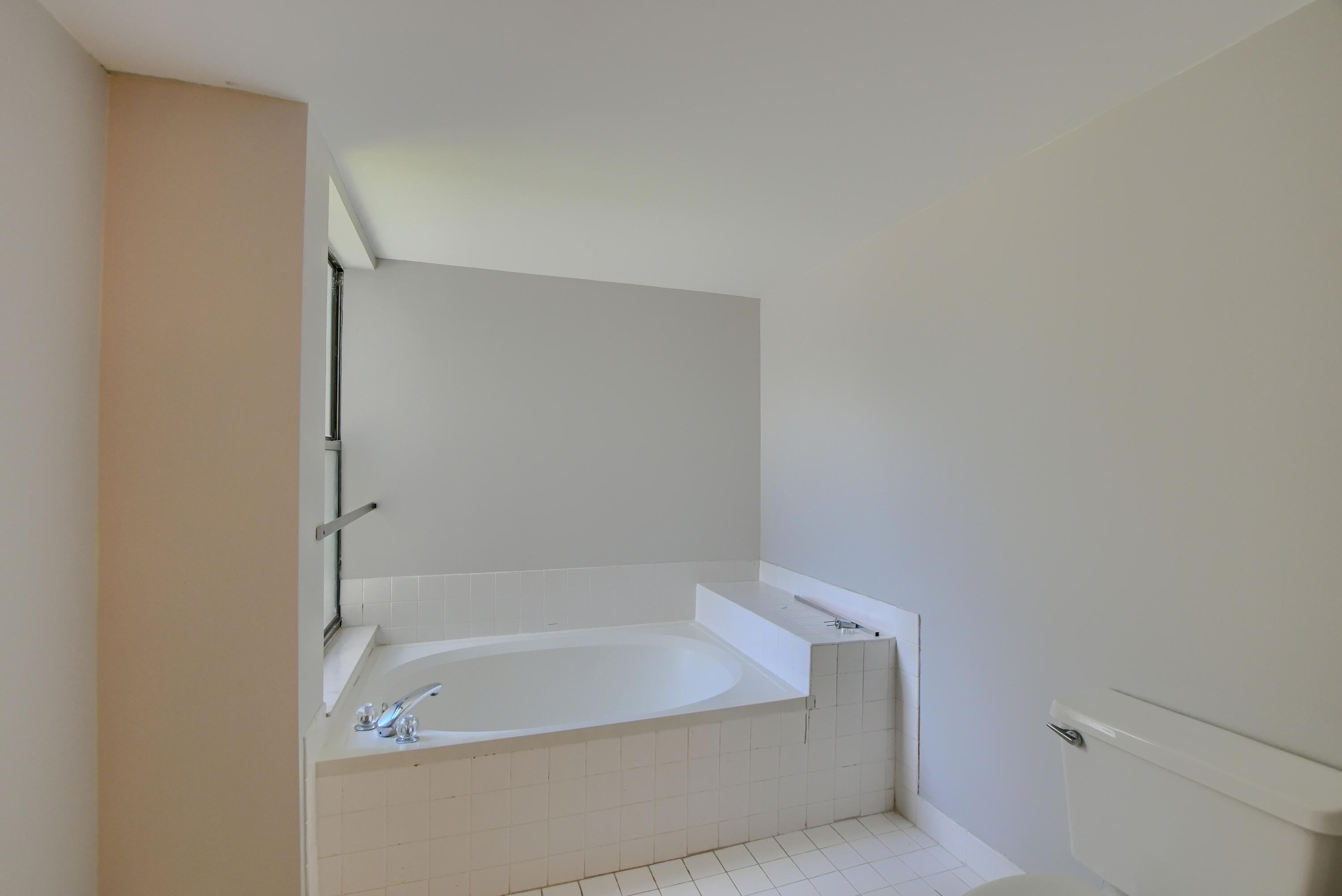 5900 Camino Del Sol Unit: 305