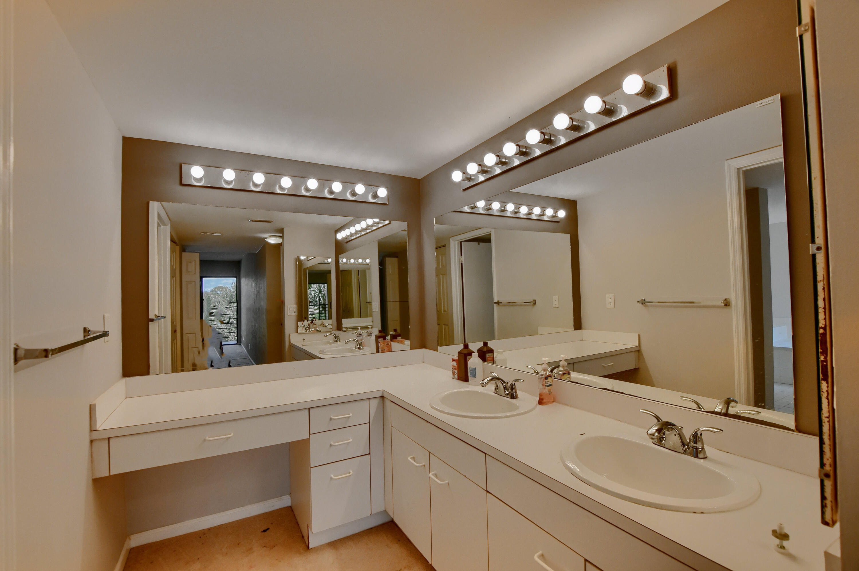 5900 Camino Del Sol Unit: 305