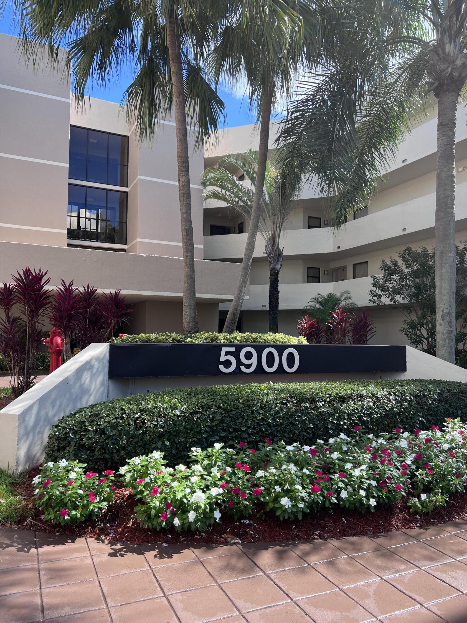 5900 Camino Del Sol Unit: 305