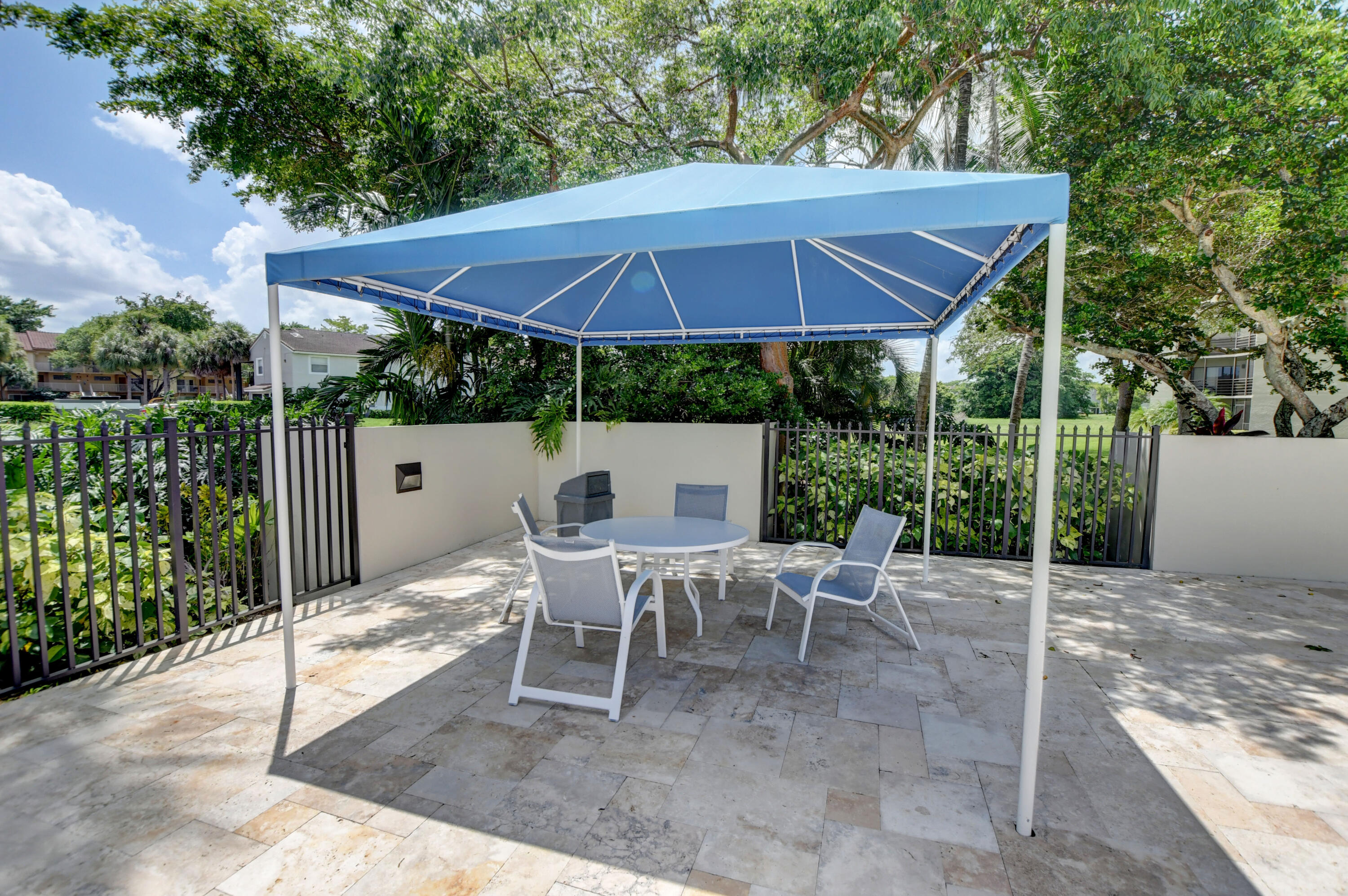 5900 Camino Del Sol Unit: 305