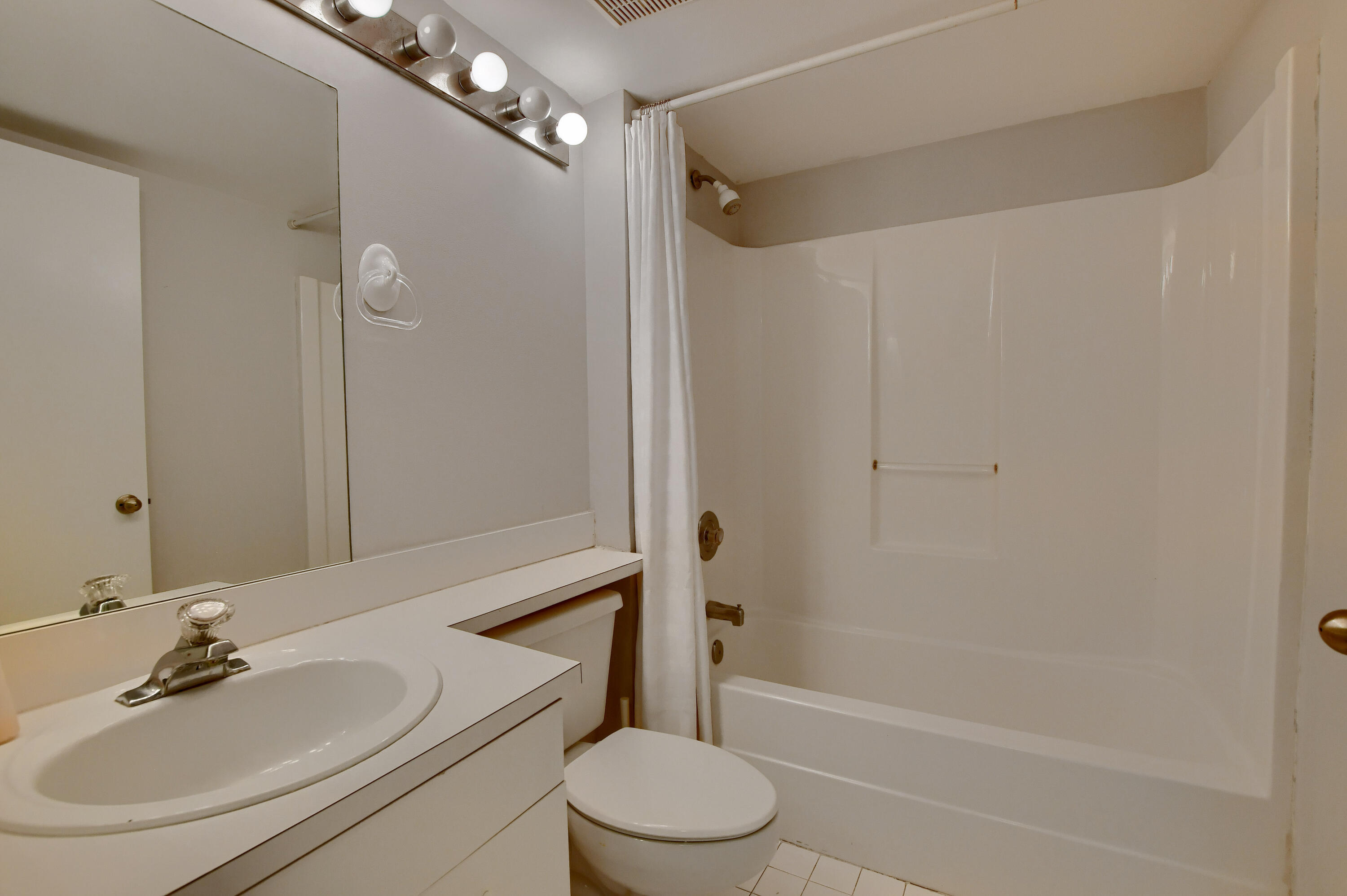 5900 Camino Del Sol Unit: 305