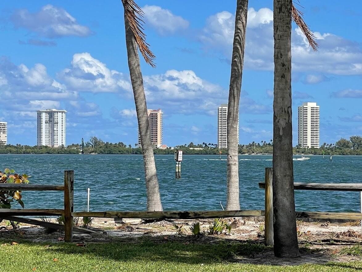 810 Lake Shore Drive Unit: 41