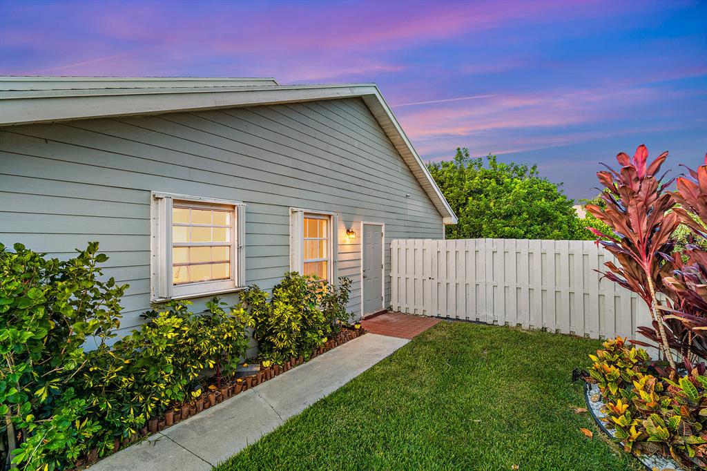 1614 Royal Forest Court