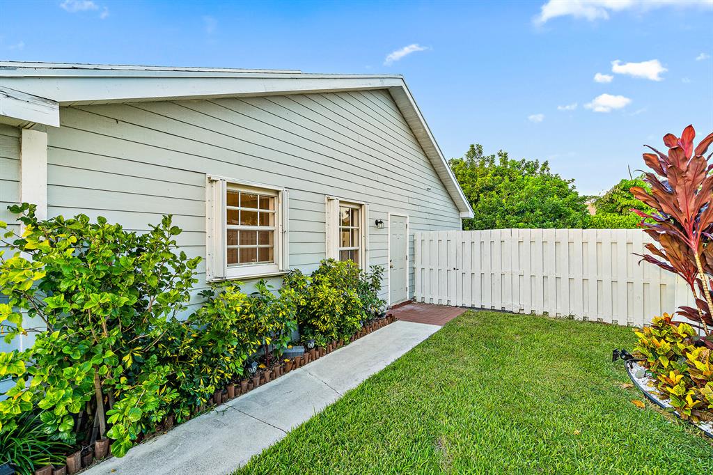 1614 Royal Forest Court