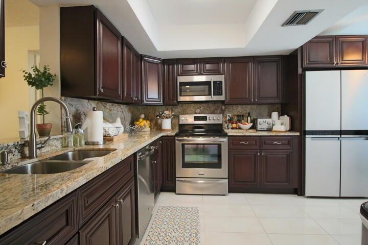 6550 S Oriole Boulevard Unit: 202