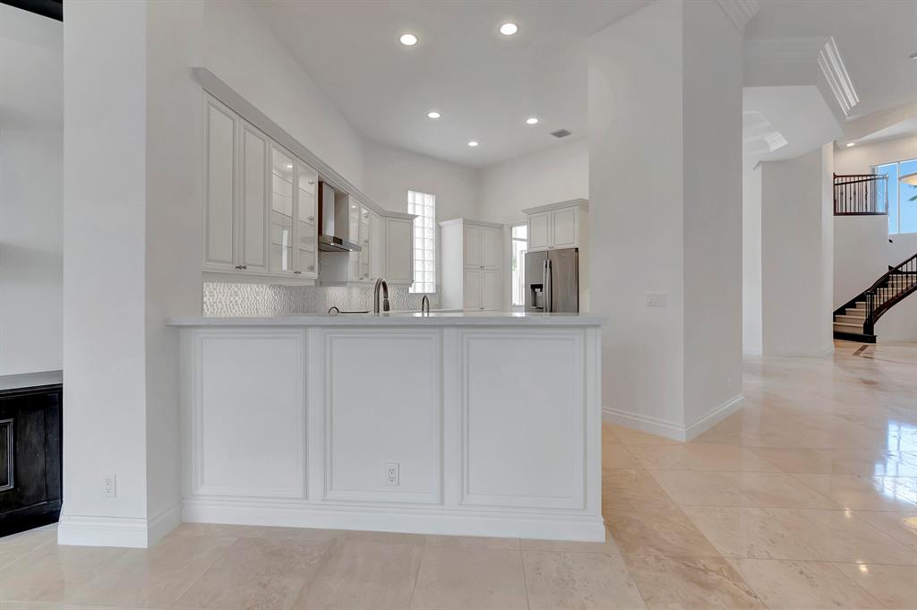 6471 Enclave Way