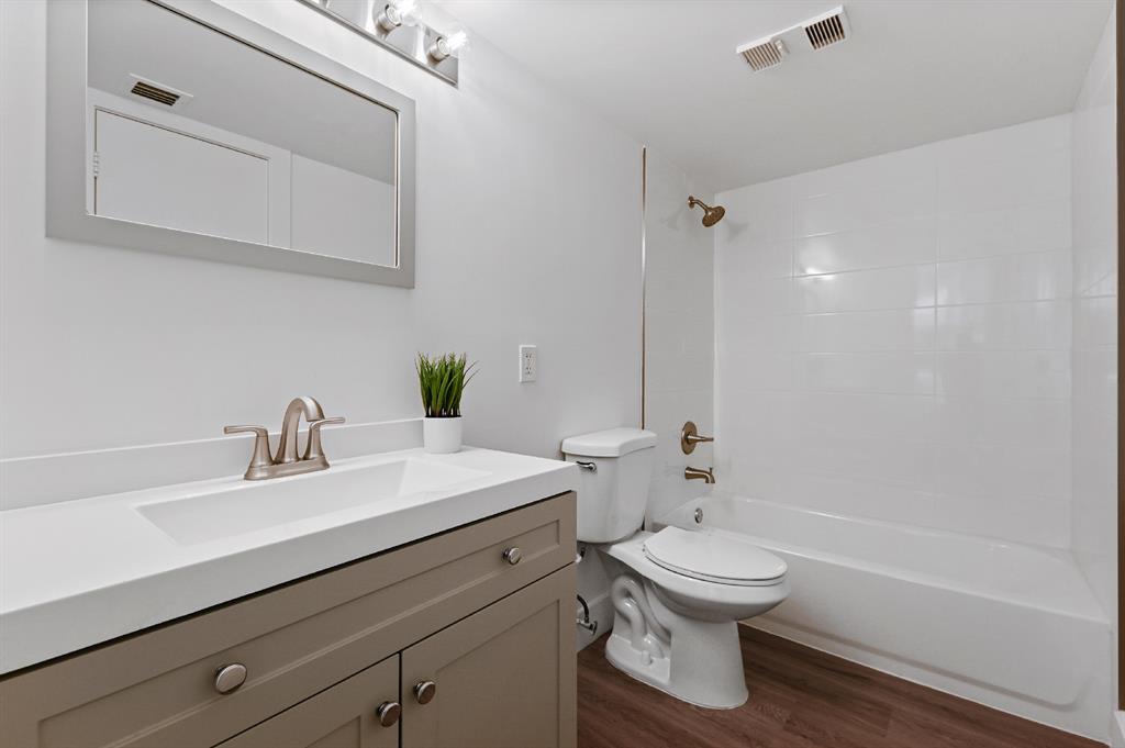 955 Egret Circle 211