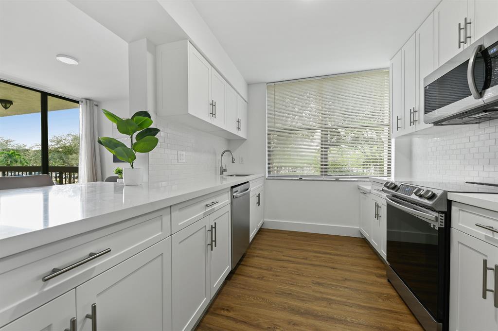 955 Egret Circle 211