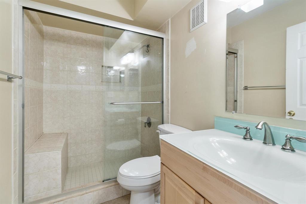 815 W Boulevard 16-105