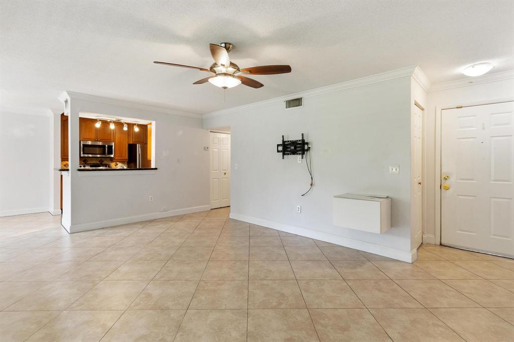 815 W Boulevard 16-105