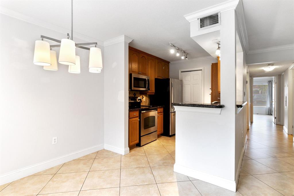 815 W Boulevard 16-105