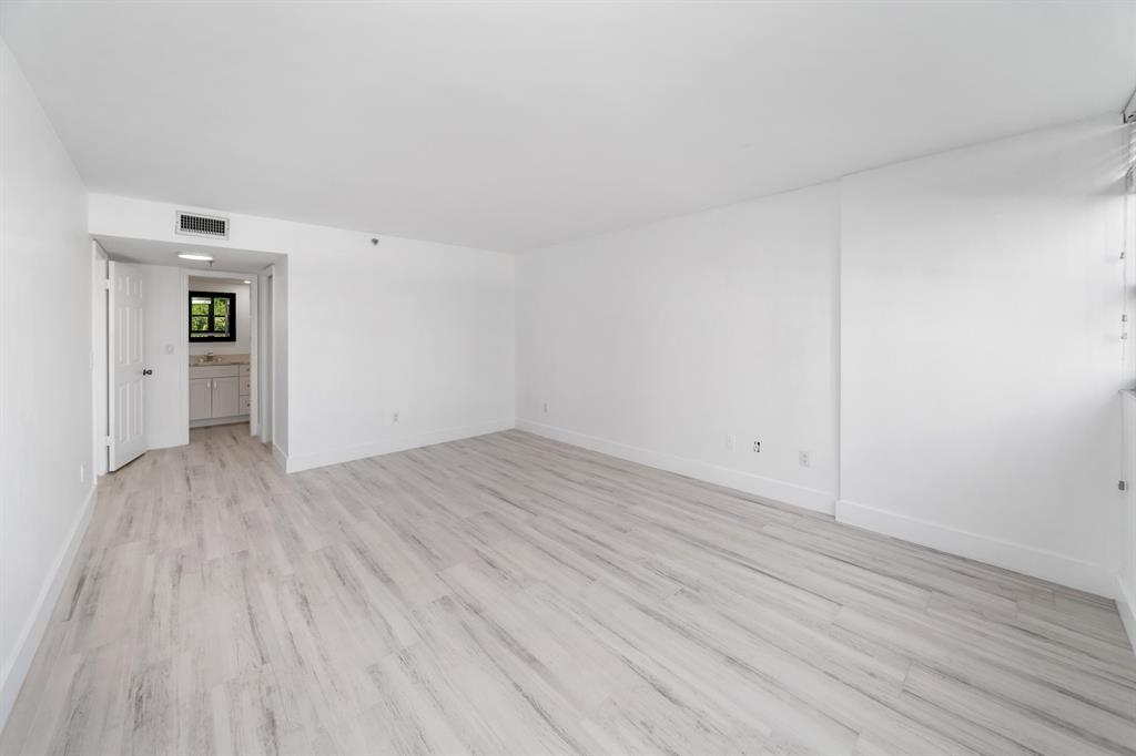 859 Jeffery Street Unit: 310
