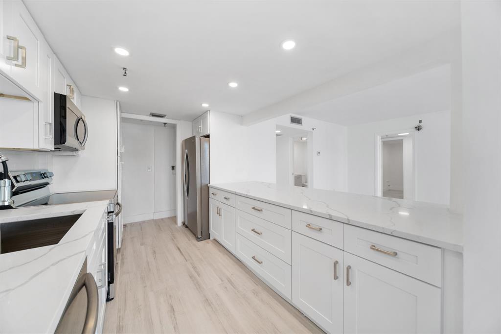 859 Jeffery Street Unit: 310