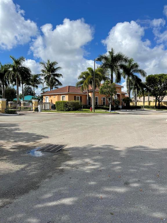 3553 Forest Hill Blvd Unit: 45